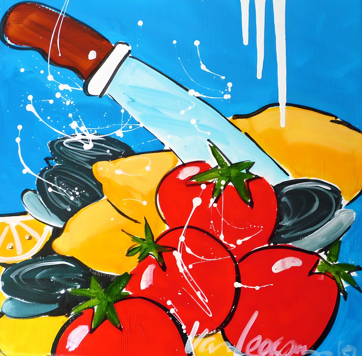 Tomaten, Zitronen und Messer auf Blau