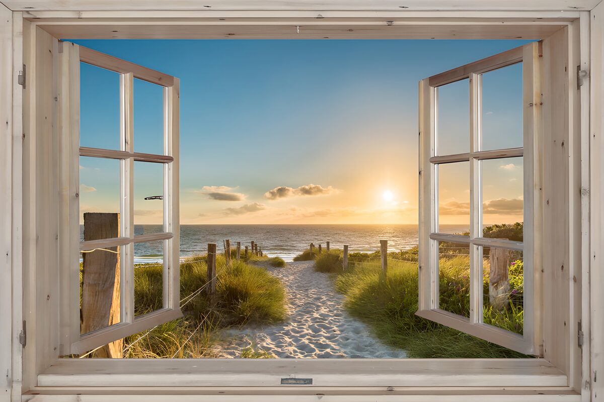 Offenes Fenster zum Meer im Abendlicht