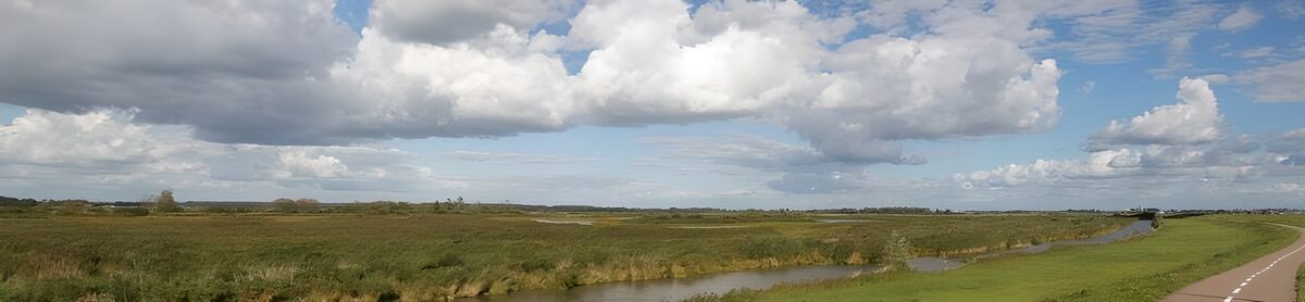 Weite Wiesen am stillen Wassergraben
