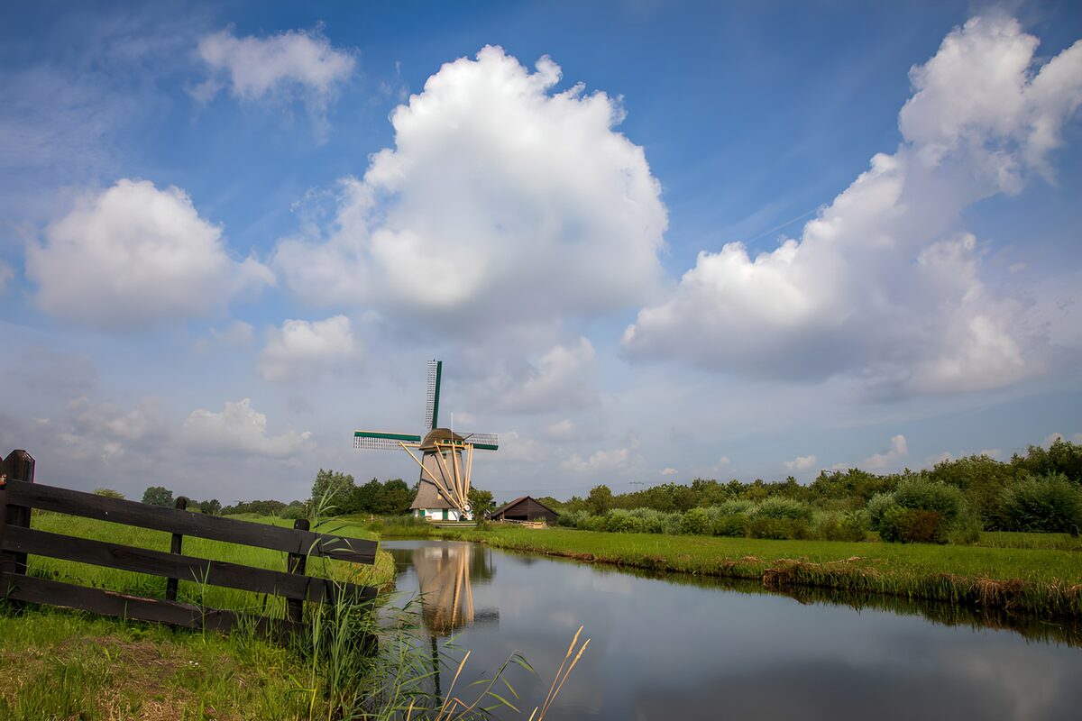 Windmühle am stillen Kanal