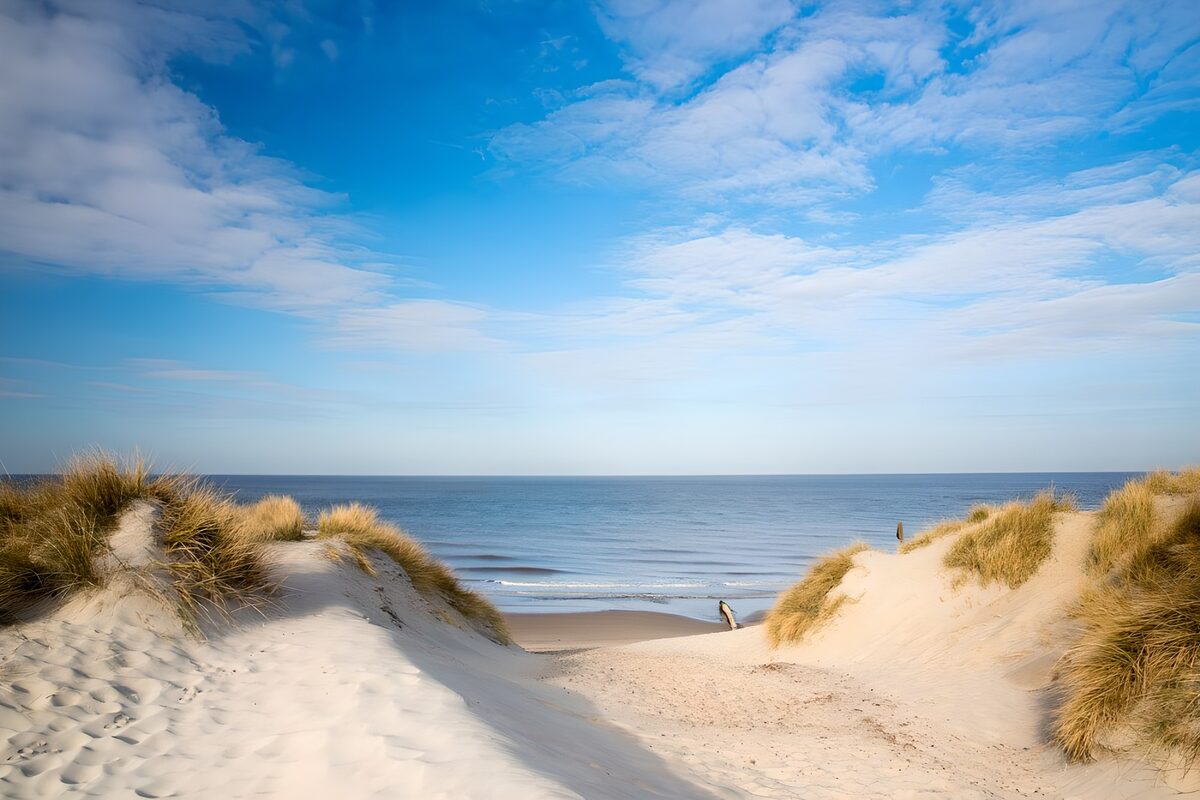 Wo die Dünen den Blick aufs Meer öffnen
