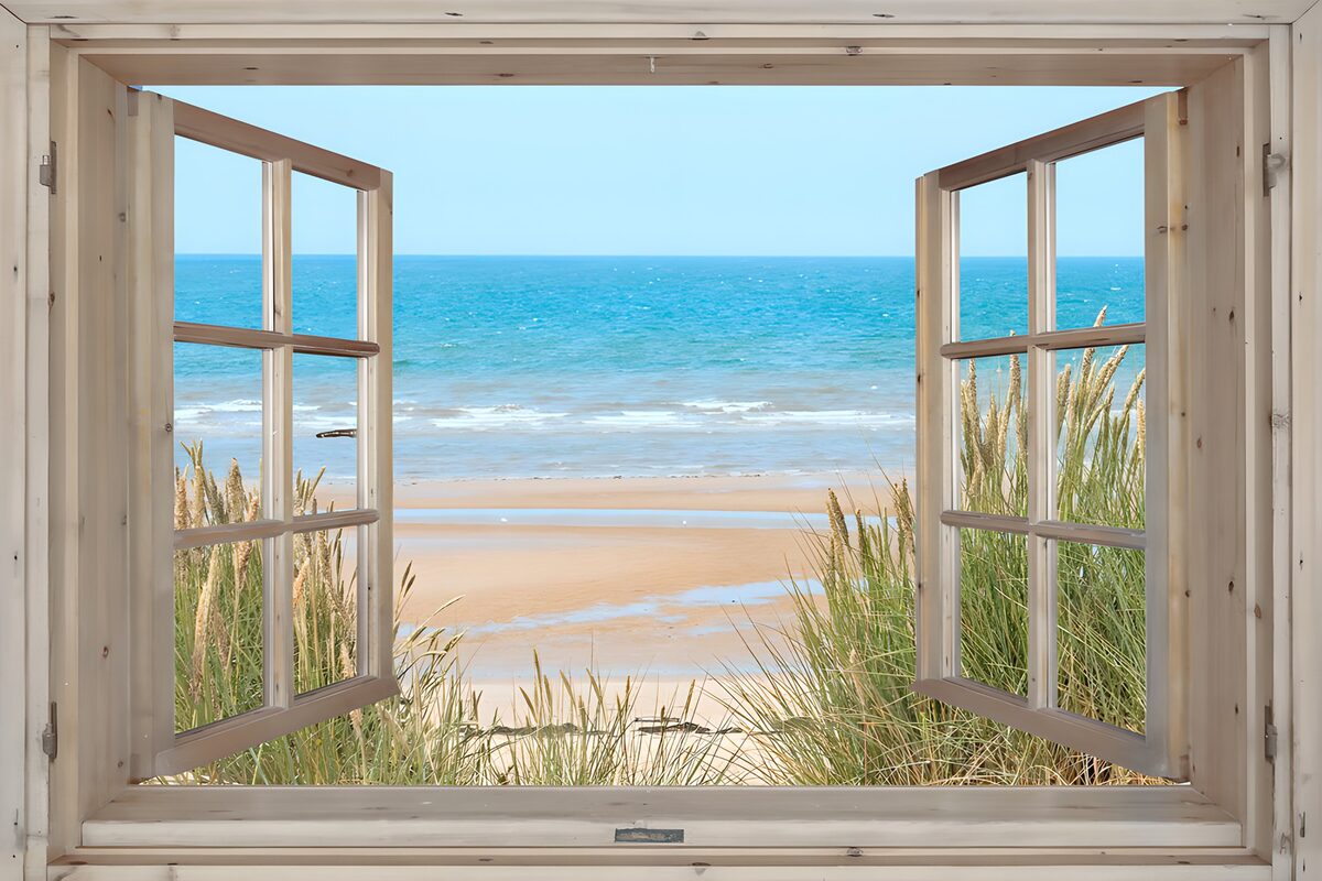 Offenes Fenster mit Blick auf Strand und Meer