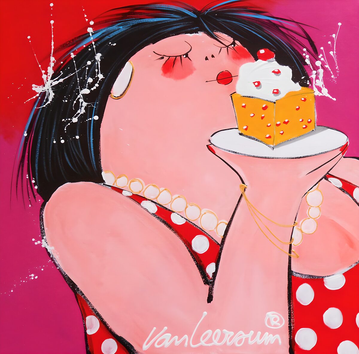 Frau im roten Kleid mit Sahnekuchen
