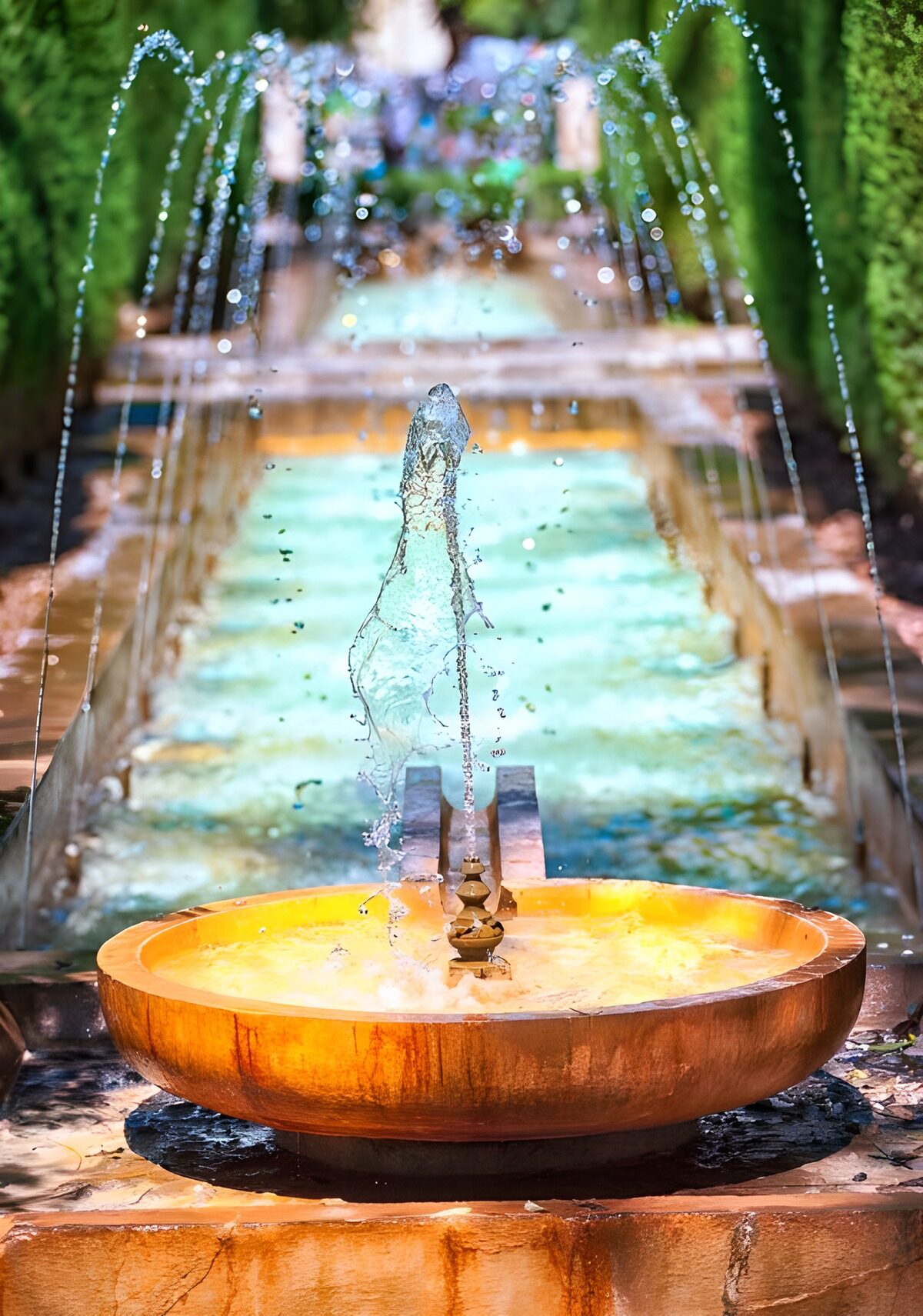 Gartenbrunnen mit gestuftem Wasserlauf