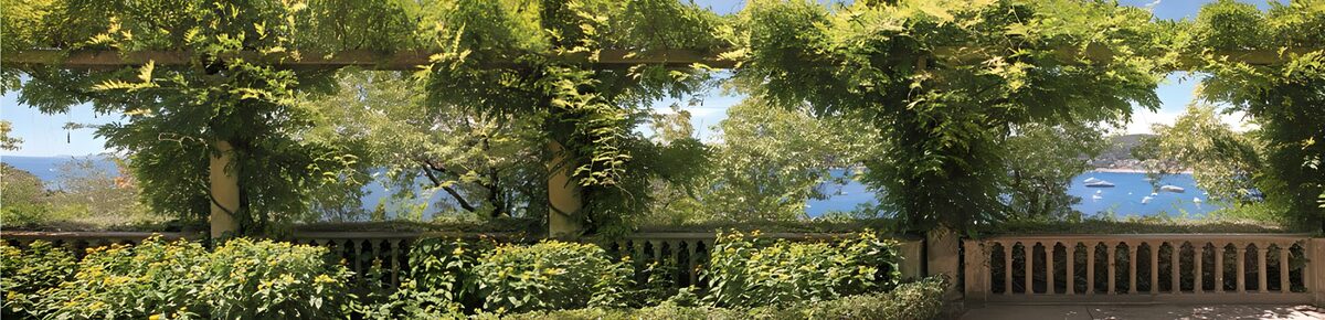 Laubpergola mit Blick auf die Bucht