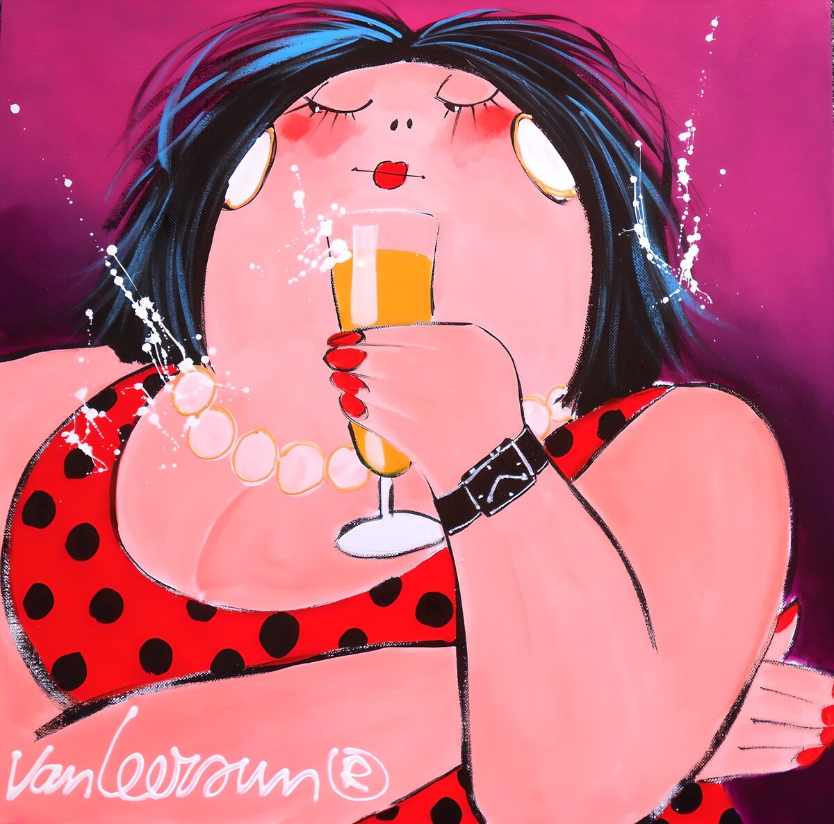 Frau im roten Punktekleid mit Cocktail