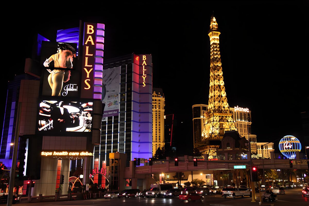 Eiffelturm in Las Vegas bei Nacht