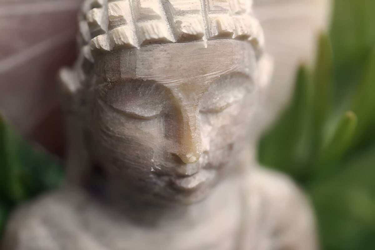 Buddhas Gesicht in sanftem Licht