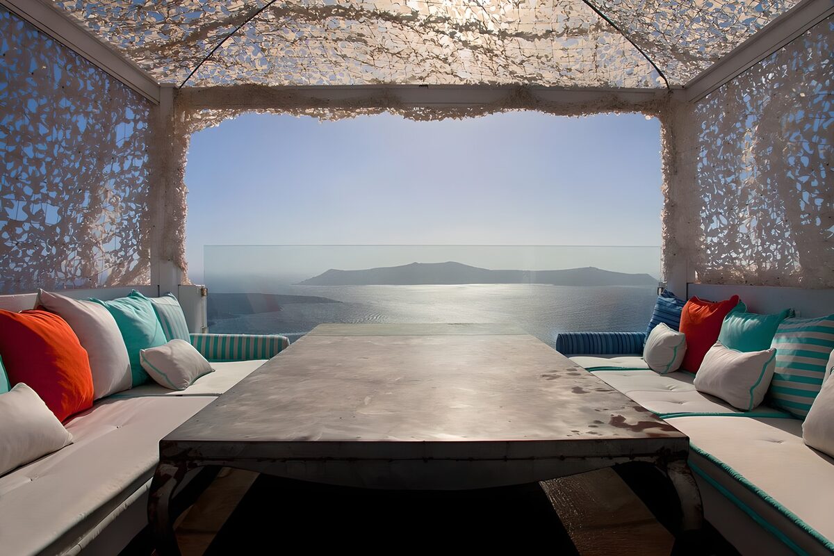 Schattige Terrasse mit Meerblick