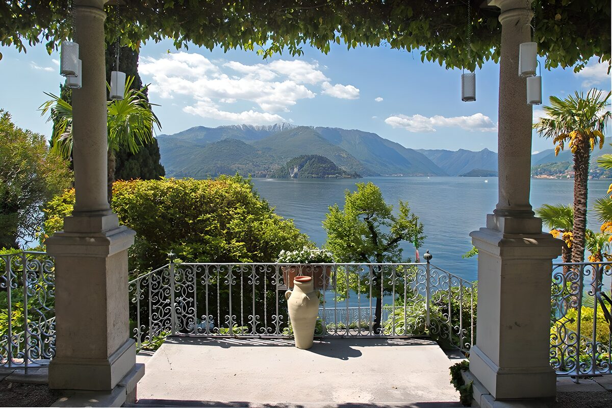 Terrasse mit See- und Bergblick