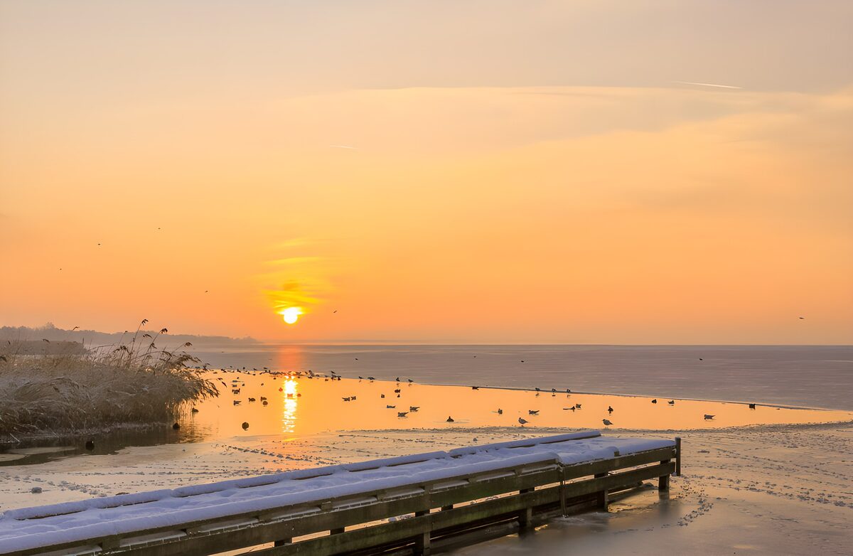 Abendgold über Eis und Wasser