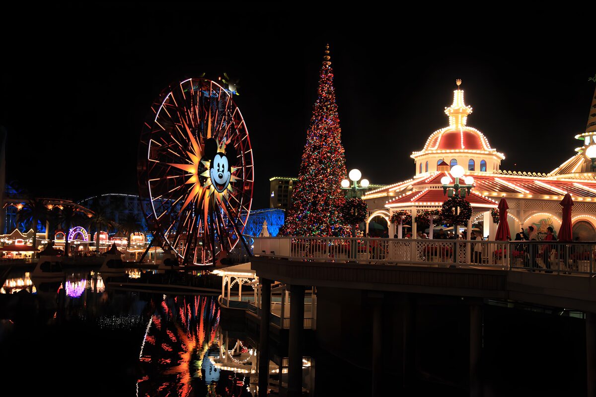 Riesenrad im weihnachtlichen Lichterglanz